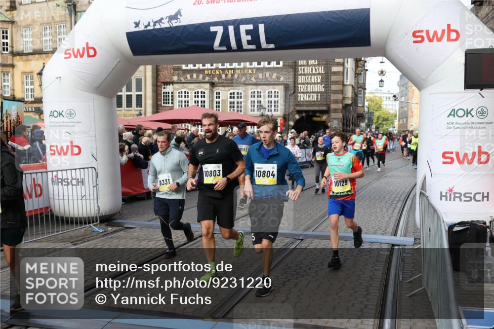 05.10.2025 - 20. swb-Marathon Bremen Yannick Fuchs http://msf.ph/oto/9231220 05.10.2025 11:02:55 Ziel 9331, 9360, 9516, 9841, 10129, 10207, 10510, 10530, 10734, 10803, 10804, 10940, 11024, 11193, 11576 meine-sportfotos.de