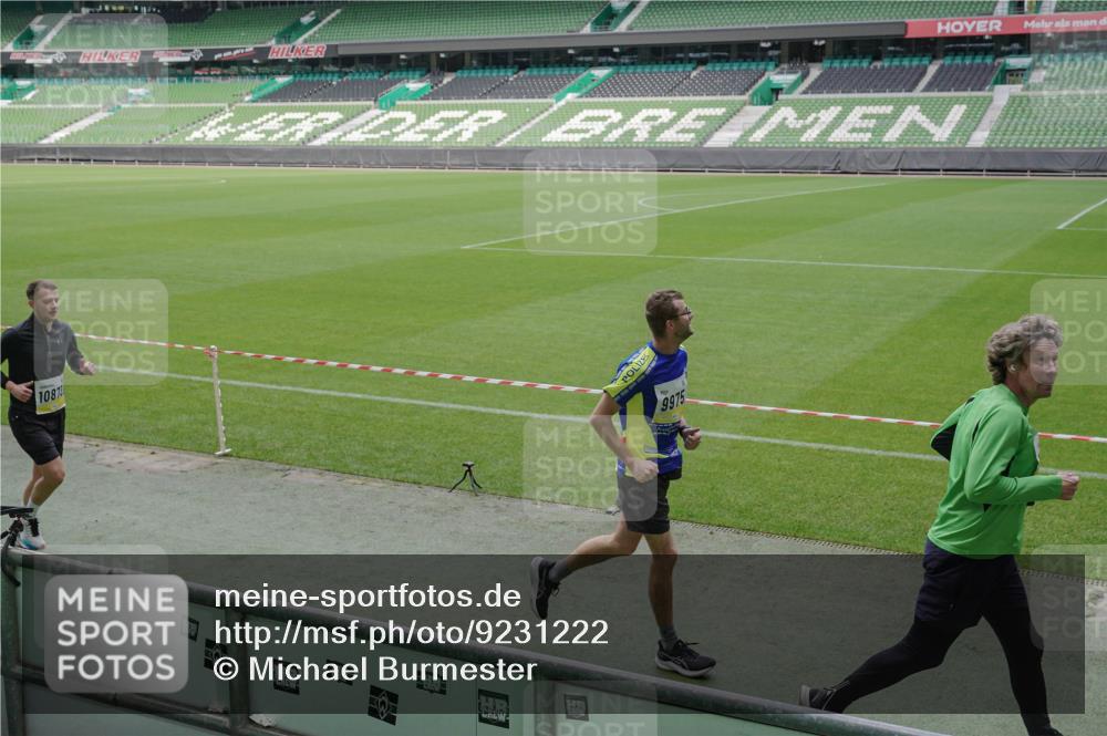 05.10.2025 - 20. swb-Marathon Bremen Michael Burmester http://msf.ph/oto/9231222 05.10.2025 10:30:06 Laufen im Stadion 7202, 7733, 8787, 8866, 9014, 9199, 9209, 9233, 9240, 9255, 9259, 9261, 9369, 9385, 9435, 9437, 9452, 9485, 9578, 9579, 9583, 9630, 9658, 9663, 9674, 9689, 9704, 9740, 9761, 9803, 9832, 9889, 9906, 9975, 10022, 10118, 10159, 10170, 10221, 10241, 10246, 10376, 10392, 10400, 10432, 10443, 10507, 10534, 10548, 10584, 10673, 10685, 10726, 10781, 10868, 10873, 10877, 10923, 10932, 10951, 10968, 11022, 11091, 11177, 11208, 11288, 11298, 11319, 8787, 9556 meine-sportfotos.de
