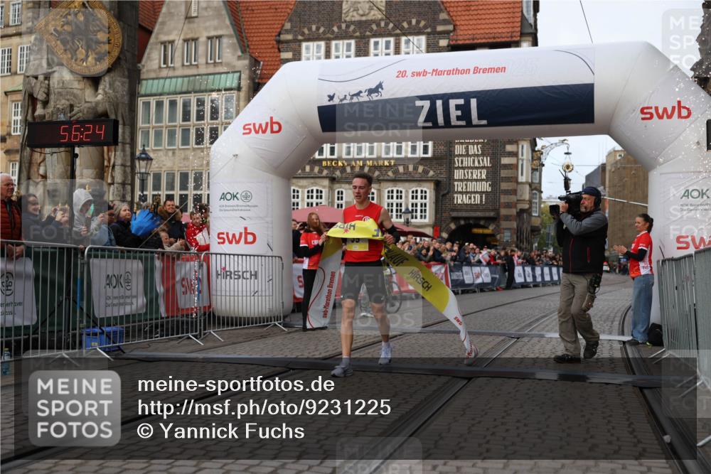 05.10.2025 - 20. swb-Marathon Bremen Yannick Fuchs http://msf.ph/oto/9231225 05.10.2025 10:27:14 Ziel 35 meine-sportfotos.de