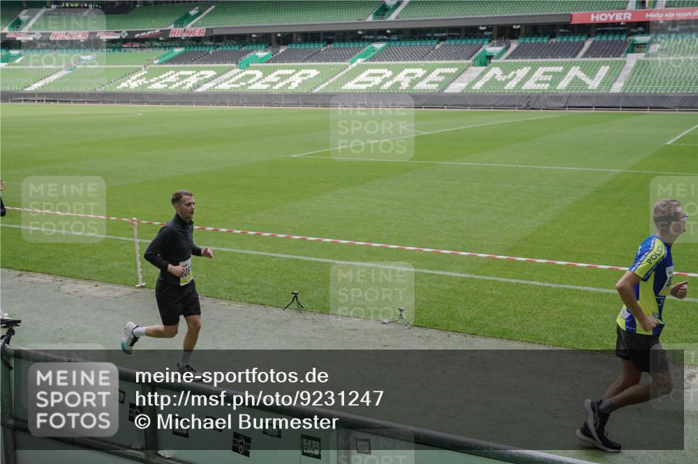 05.10.2025 - 20. swb-Marathon Bremen Michael Burmester http://msf.ph/oto/9231247 05.10.2025 10:30:07 Laufen im Stadion 7202, 7733, 8866, 9014, 9199, 9209, 9233, 9240, 9255, 9259, 9261, 9299, 9369, 9385, 9435, 9437, 9452, 9485, 9578, 9579, 9583, 9630, 9658, 9663, 9674, 9689, 9704, 9740, 9761, 9803, 9832, 9889, 9906, 9975, 10022, 10118, 10159, 10170, 10221, 10241, 10246, 10376, 10392, 10400, 10432, 10443, 10507, 10534, 10548, 10581, 10584, 10673, 10726, 10781, 10868, 10873, 10877, 10923, 10932, 10951, 10968, 11022, 11091, 11177, 11208, 11298, 11319, 8787, 9556 meine-sportfotos.de