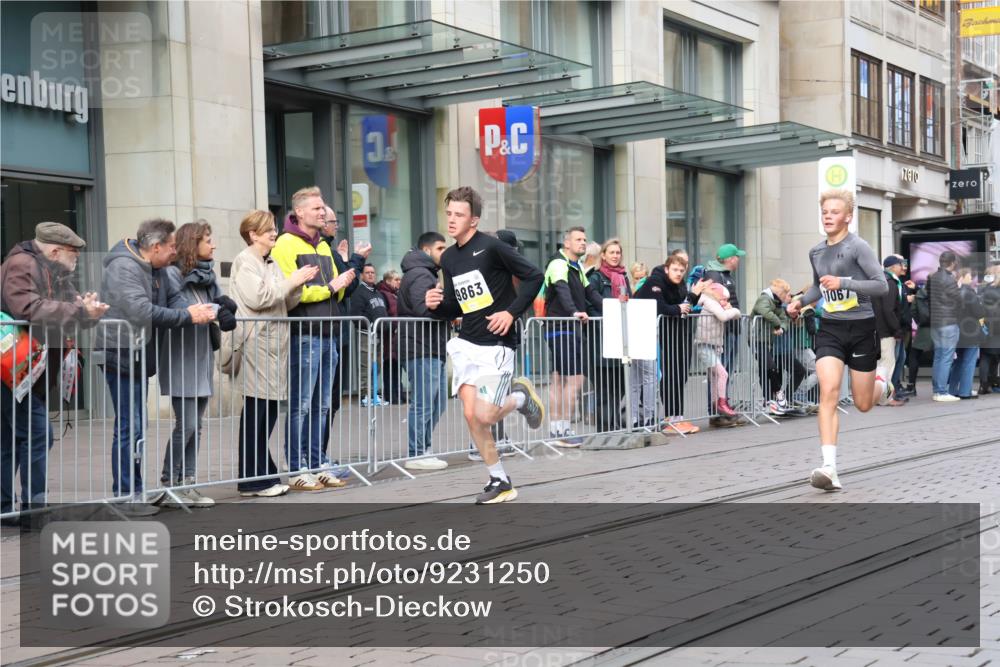 05.10.2025 - 20. swb-Marathon Bremen Strokosch-Dieckow http://msf.ph/oto/9231250 05.10.2025 10:39:12 Ziel 7111, 9239, 9289, 9671, 9863, 10525, 11067, 11343, 11349, 11418, 11474, 7111, 9239, 9289, 9671, 9863, 10525, 11067, 11343, 11349, 11418, 11474 meine-sportfotos.de