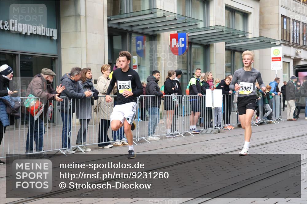05.10.2025 - 20. swb-Marathon Bremen Strokosch-Dieckow http://msf.ph/oto/9231260 05.10.2025 10:39:12 Ziel 7111, 9239, 9289, 9671, 9863, 10525, 11067, 11343, 11349, 11418, 11474, 7111, 9239, 9289, 9671, 9863, 10525, 11067, 11343, 11349, 11418, 11474 meine-sportfotos.de