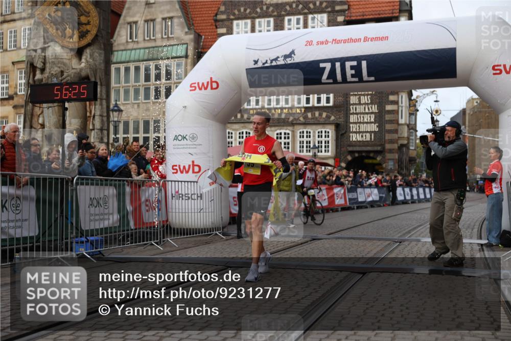 05.10.2025 - 20. swb-Marathon Bremen Yannick Fuchs http://msf.ph/oto/9231277 05.10.2025 10:27:14 Ziel 35 meine-sportfotos.de