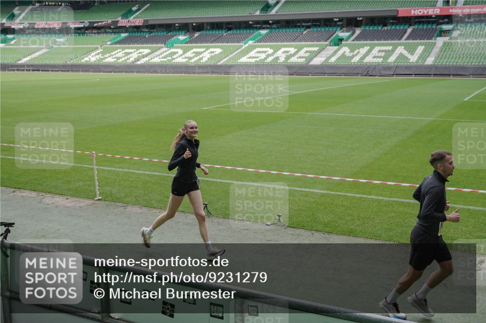 05.10.2025 - 20. swb-Marathon Bremen Michael Burmester http://msf.ph/oto/9231279 05.10.2025 10:30:08 Laufen im Stadion 7202, 7733, 8866, 9014, 9199, 9209, 9233, 9240, 9255, 9259, 9261, 9299, 9317, 9369, 9385, 9435, 9437, 9452, 9485, 9578, 9579, 9583, 9630, 9658, 9663, 9689, 9704, 9740, 9761, 9803, 9832, 9889, 9906, 9975, 10022, 10118, 10159, 10170, 10221, 10224, 10227, 10241, 10246, 10346, 10376, 10392, 10400, 10432, 10443, 10507, 10534, 10548, 10581, 10584, 10673, 10726, 10781, 10868, 10873, 10877, 10923, 10932, 10968, 11022, 11091, 11177, 11208, 11298, 11319, 8787, 9556 meine-sportfotos.de