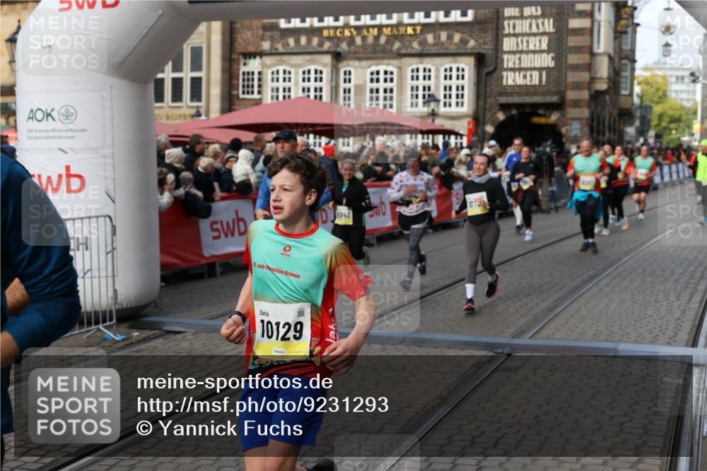 05.10.2025 - 20. swb-Marathon Bremen Yannick Fuchs http://msf.ph/oto/9231293 05.10.2025 11:02:56 Ziel 9331, 9360, 9516, 10129, 10207, 10530, 10734, 10803, 10804, 10940, 11024, 11087, 11193, 11576 meine-sportfotos.de