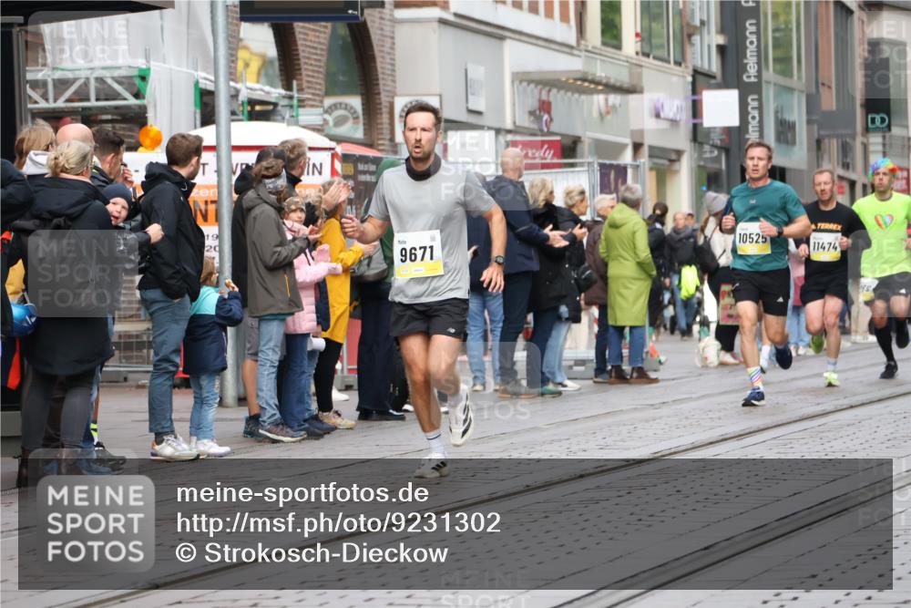 05.10.2025 - 20. swb-Marathon Bremen Strokosch-Dieckow http://msf.ph/oto/9231302 05.10.2025 10:39:16 Ziel 9289, 9671, 10525, 10753, 11343, 11349, 11418, 11474, 9289, 9671, 10525, 10753, 11343, 11349, 11418, 11474 meine-sportfotos.de