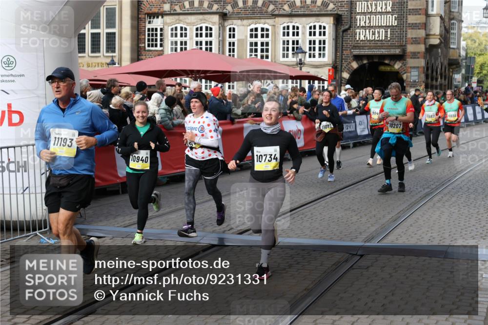 05.10.2025 - 20. swb-Marathon Bremen Yannick Fuchs http://msf.ph/oto/9231331 05.10.2025 11:02:57 Ziel 9331, 9360, 9516, 9846, 10129, 10207, 10530, 10734, 10803, 10804, 10940, 11087, 11193, 11504, 11576, 11667, 11668 meine-sportfotos.de