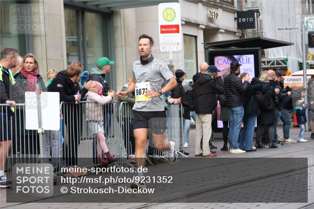 05.10.2025 - 20. swb-Marathon Bremen Strokosch-Dieckow http://msf.ph/oto/9231352 05.10.2025 10:39:19 Ziel 9289, 9671, 9922, 10052, 10171, 10175, 10176, 10525, 10753, 11335, 11349, 11418, 11474, 9289, 9671, 9922, 10052, 10171, 10175, 10176, 10525, 10753, 11335, 11349, 11418, 11474 meine-sportfotos.de