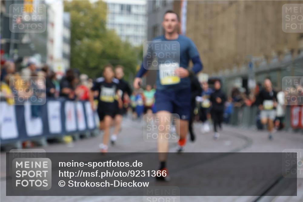 05.10.2025 - 20. swb-Marathon Bremen Strokosch-Dieckow http://msf.ph/oto/9231366 05.10.2025 10:52:35 Ziel 8888, 9209, 9439, 9517, 9903, 10388, 10548, 11283, 11387, 11413 meine-sportfotos.de