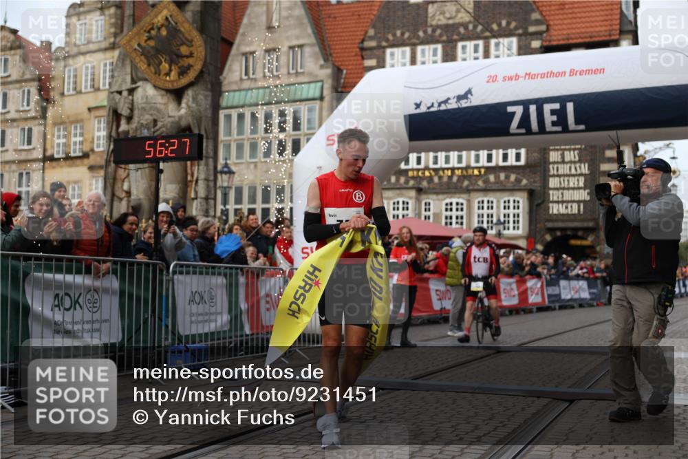 05.10.2025 - 20. swb-Marathon Bremen Yannick Fuchs http://msf.ph/oto/9231451 05.10.2025 10:27:16 Ziel 35 meine-sportfotos.de