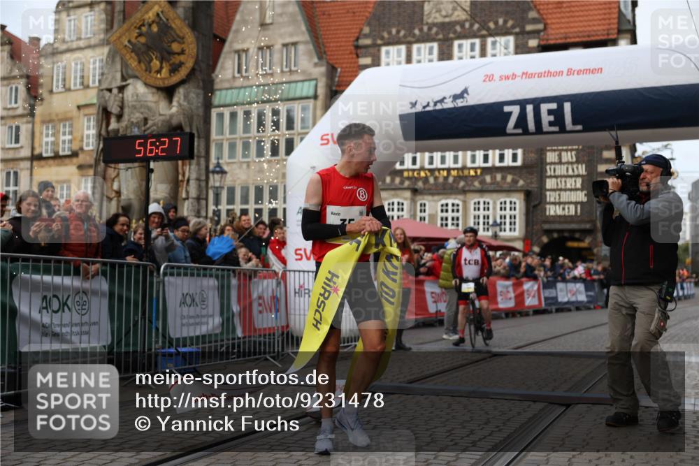 05.10.2025 - 20. swb-Marathon Bremen Yannick Fuchs http://msf.ph/oto/9231478 05.10.2025 10:27:16 Ziel 35 meine-sportfotos.de