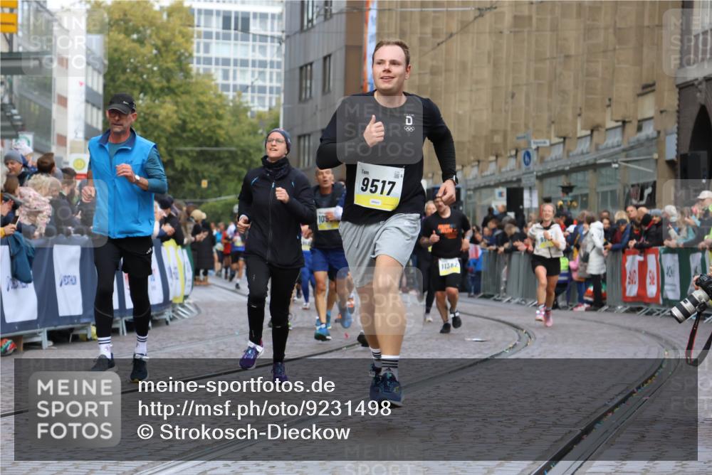 05.10.2025 - 20. swb-Marathon Bremen Strokosch-Dieckow http://msf.ph/oto/9231498 05.10.2025 10:52:41 Ziel 9209, 9214, 9517, 9581, 10548, 10833, 11012, 11382, 11417, 11587 meine-sportfotos.de