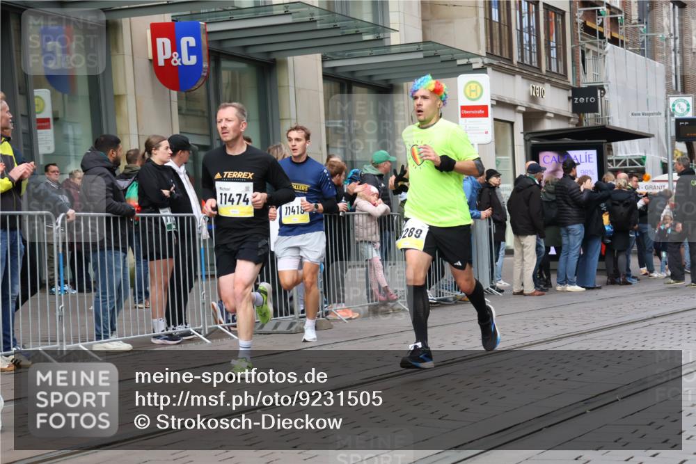 05.10.2025 - 20. swb-Marathon Bremen Strokosch-Dieckow http://msf.ph/oto/9231505 05.10.2025 10:39:24 Ziel 9213, 9289, 9671, 9922, 10052, 10171, 10175, 10176, 10525, 10753, 11335, 11349, 11418, 11474, 9213, 9289, 9671, 9922, 10052, 10171, 10175, 10176, 10525, 10753, 11335, 11349, 11418, 11474 meine-sportfotos.de