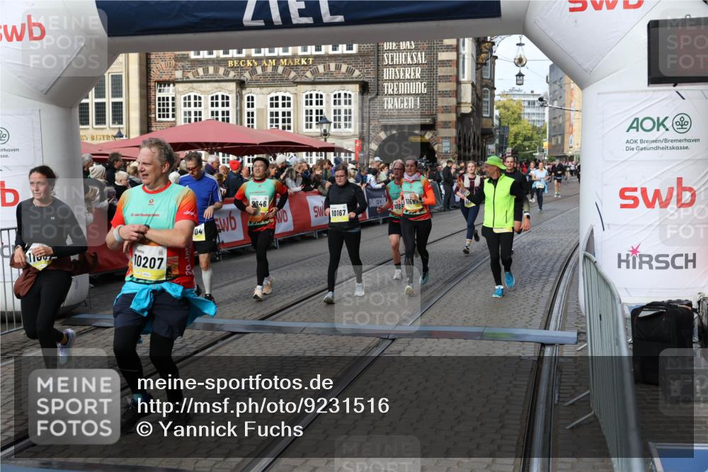 05.10.2025 - 20. swb-Marathon Bremen Yannick Fuchs http://msf.ph/oto/9231516 05.10.2025 11:03:00 Ziel 9331, 9644, 9846, 10129, 10167, 10207, 10656, 10734, 10803, 10804, 10940, 11087, 11193, 11312, 11504, 11576, 11667, 11668 meine-sportfotos.de