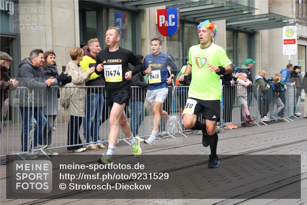 05.10.2025 - 20. swb-Marathon Bremen Strokosch-Dieckow http://msf.ph/oto/9231529 05.10.2025 10:39:25 Ziel 9213, 9289, 9671, 9922, 10052, 10171, 10175, 10176, 10525, 10753, 11335, 11349, 11418, 11474, 9213, 9289, 9671, 9922, 10052, 10171, 10175, 10176, 10525, 10753, 11335, 11349, 11418, 11474 meine-sportfotos.de