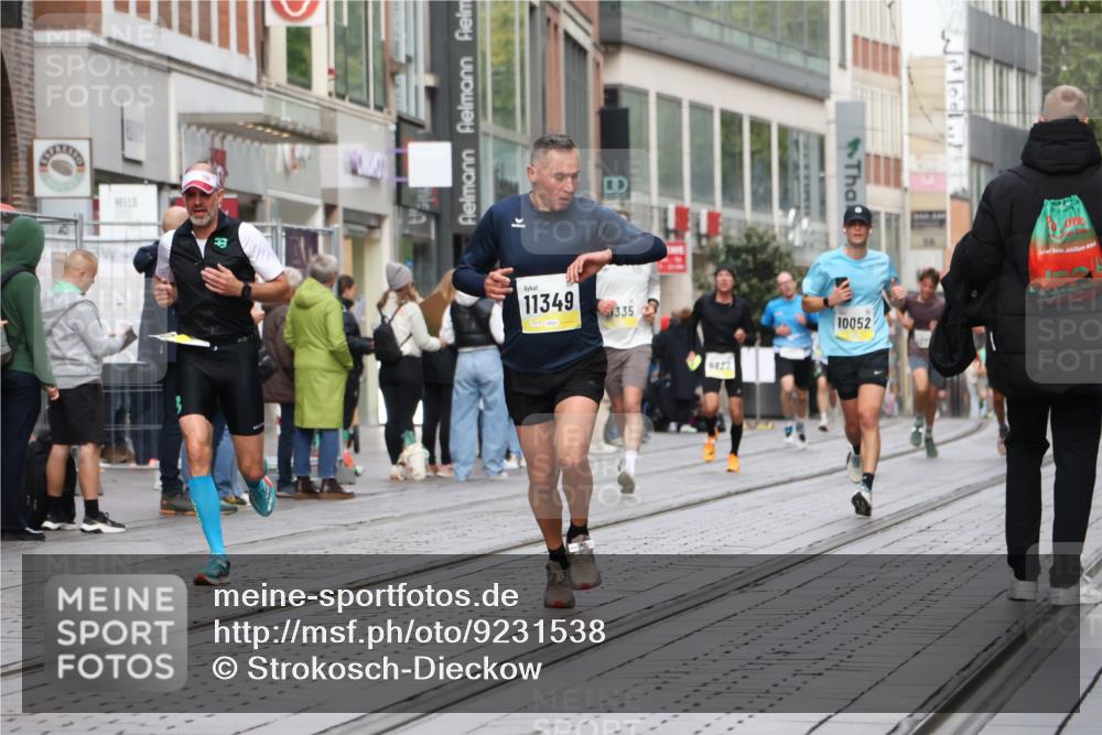 05.10.2025 - 20. swb-Marathon Bremen Strokosch-Dieckow http://msf.ph/oto/9231538 05.10.2025 10:39:28 Ziel 9213, 9289, 9922, 10052, 10171, 10175, 10176, 10525, 10753, 11335, 11349, 11418, 9213, 9289, 9922, 10052, 10171, 10175, 10176, 10525, 10753, 11335, 11349, 11418 meine-sportfotos.de
