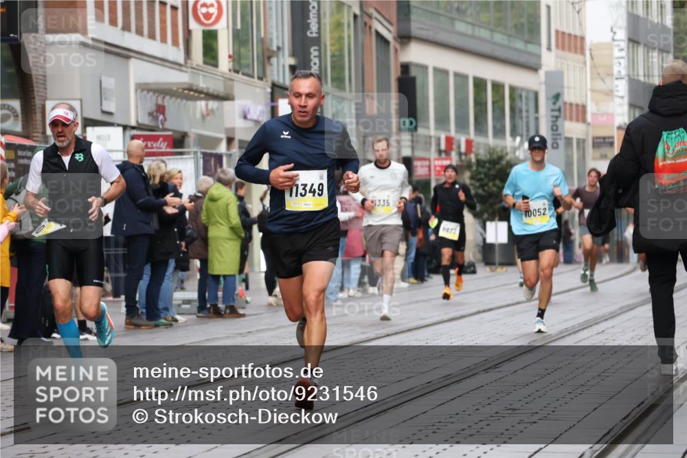 05.10.2025 - 20. swb-Marathon Bremen Strokosch-Dieckow http://msf.ph/oto/9231546 05.10.2025 10:39:28 Ziel 9213, 9289, 9922, 10052, 10171, 10175, 10176, 10525, 10753, 11335, 11349, 11418, 9213, 9289, 9922, 10052, 10171, 10175, 10176, 10525, 10753, 11335, 11349, 11418 meine-sportfotos.de