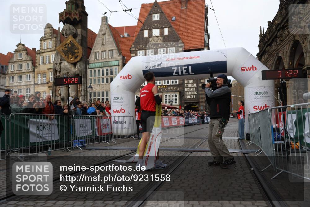 05.10.2025 - 20. swb-Marathon Bremen Yannick Fuchs http://msf.ph/oto/9231558 05.10.2025 10:27:18 Ziel 35 meine-sportfotos.de
