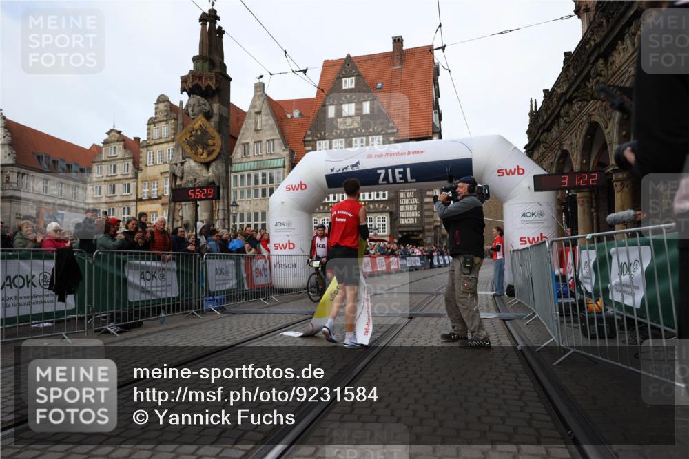 05.10.2025 - 20. swb-Marathon Bremen Yannick Fuchs http://msf.ph/oto/9231584 05.10.2025 10:27:18 Ziel 35 meine-sportfotos.de