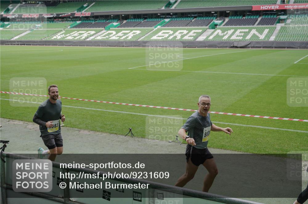 05.10.2025 - 20. swb-Marathon Bremen Michael Burmester http://msf.ph/oto/9231609 05.10.2025 10:30:24 Laufen im Stadion 7202, 7733, 8866, 9014, 9199, 9209, 9230, 9240, 9251, 9255, 9259, 9261, 9299, 9317, 9369, 9435, 9452, 9482, 9485, 9501, 9578, 9579, 9658, 9663, 9740, 9803, 9832, 9888, 9906, 9966, 9975, 9987, 10022, 10043, 10118, 10159, 10170, 10221, 10224, 10227, 10241, 10246, 10254, 10346, 10376, 10378, 10380, 10392, 10432, 10443, 10507, 10534, 10548, 10581, 10584, 10625, 10673, 10726, 10781, 10873, 10923, 10932, 11091, 11177, 11298, 11319, 8787 meine-sportfotos.de