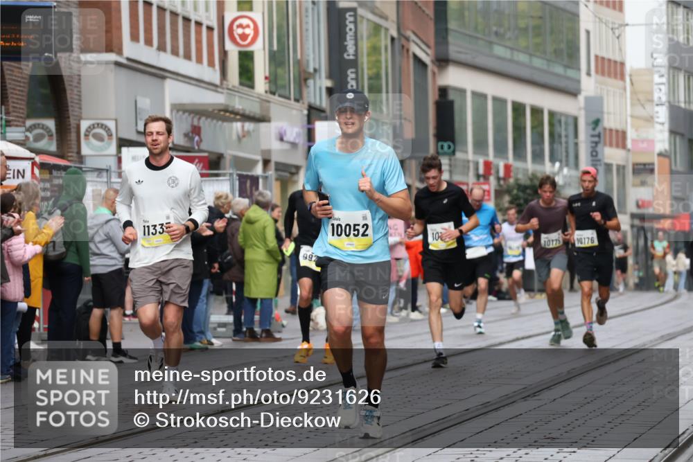 05.10.2025 - 20. swb-Marathon Bremen Strokosch-Dieckow http://msf.ph/oto/9231626 05.10.2025 10:39:33 Ziel 9213, 9922, 10052, 10171, 10175, 10176, 10276, 10753, 11335, 11349, 9213, 9922, 10052, 10171, 10175, 10176, 10276, 10753, 11335, 11349 meine-sportfotos.de