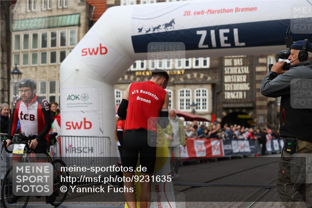 05.10.2025 - 20. swb-Marathon Bremen Yannick Fuchs http://msf.ph/oto/9231635 05.10.2025 10:27:19 Ziel  meine-sportfotos.de