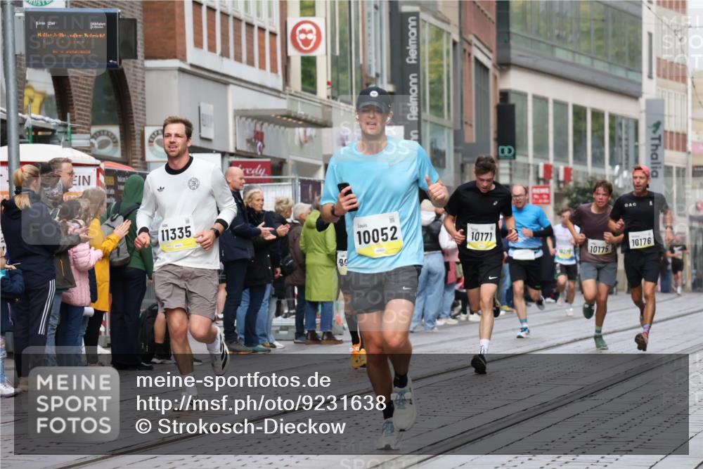 05.10.2025 - 20. swb-Marathon Bremen Strokosch-Dieckow http://msf.ph/oto/9231638 05.10.2025 10:39:33 Ziel 9213, 9922, 10052, 10171, 10175, 10176, 10276, 10753, 11335, 11349, 9213, 9922, 10052, 10171, 10175, 10176, 10276, 10753, 11335, 11349 meine-sportfotos.de