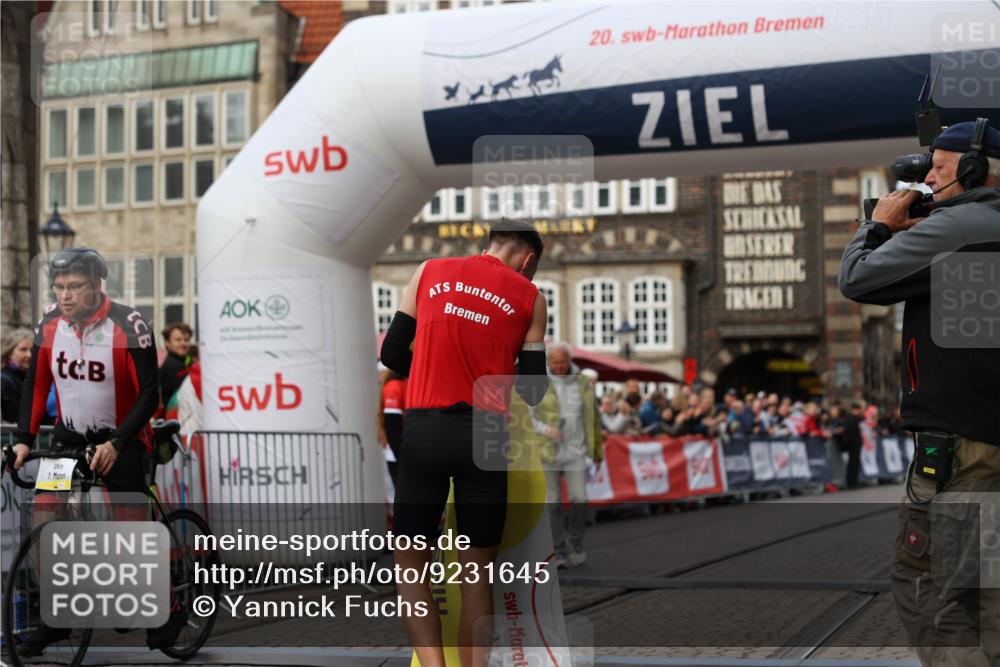 05.10.2025 - 20. swb-Marathon Bremen Yannick Fuchs http://msf.ph/oto/9231645 05.10.2025 10:27:19 Ziel  meine-sportfotos.de