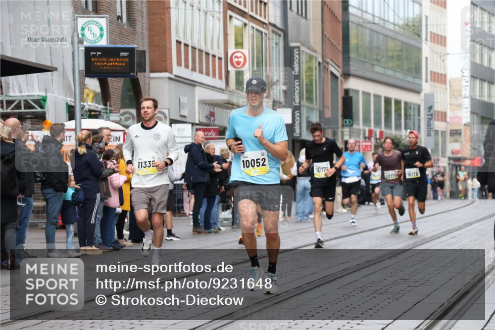 05.10.2025 - 20. swb-Marathon Bremen Strokosch-Dieckow http://msf.ph/oto/9231648 05.10.2025 10:39:34 Ziel 9213, 9922, 10052, 10171, 10175, 10176, 10276, 10753, 11335, 11349, 11567, 9213, 9922, 10052, 10171, 10175, 10176, 10276, 10753, 11335, 11349, 11567 meine-sportfotos.de