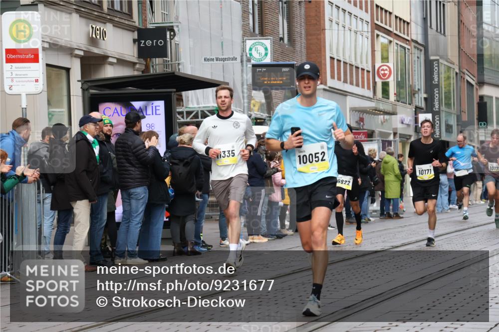 05.10.2025 - 20. swb-Marathon Bremen Strokosch-Dieckow http://msf.ph/oto/9231677 05.10.2025 10:39:35 Ziel 9213, 9922, 10052, 10171, 10175, 10176, 10276, 10753, 11335, 11349, 11567, 9213, 9922, 10052, 10171, 10175, 10176, 10276, 10753, 11335, 11349, 11567 meine-sportfotos.de