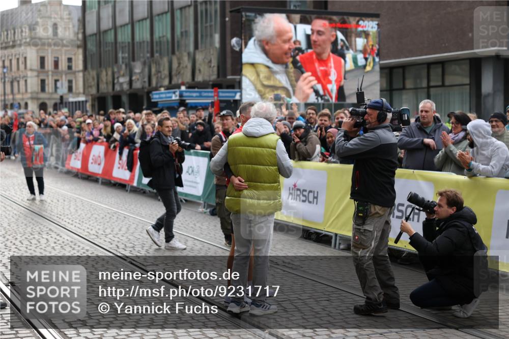 05.10.2025 - 20. swb-Marathon Bremen Yannick Fuchs http://msf.ph/oto/9231717 05.10.2025 10:27:47 Ziel  meine-sportfotos.de