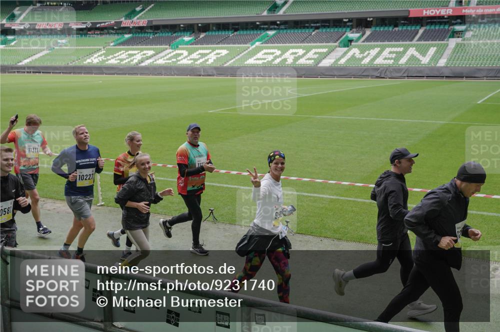 05.10.2025 - 20. swb-Marathon Bremen Michael Burmester http://msf.ph/oto/9231740 05.10.2025 10:30:28 Laufen im Stadion 7202, 7733, 9014, 9199, 9209, 9214, 9230, 9240, 9251, 9255, 9259, 9261, 9299, 9317, 9333, 9369, 9399, 9435, 9452, 9482, 9501, 9578, 9579, 9658, 9663, 9787, 9803, 9832, 9888, 9894, 9906, 9966, 9975, 9987, 10022, 10043, 10066, 10159, 10170, 10221, 10224, 10227, 10241, 10246, 10251, 10254, 10346, 10376, 10378, 10380, 10392, 10432, 10443, 10507, 10548, 10556, 10581, 10584, 10625, 10673, 10726, 10781, 10873, 10923, 10932, 11091, 11177, 11298, 11319, 9014, 9369, 10170 meine-sportfotos.de