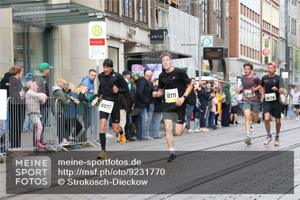 05.10.2025 - 20. swb-Marathon Bremen Strokosch-Dieckow http://msf.ph/oto/9231770 05.10.2025 10:39:38 Ziel 9213, 9922, 10052, 10171, 10175, 10176, 10276, 10753, 11335, 11567, 9213, 9922, 10052, 10171, 10175, 10176, 10276, 10753, 11335, 11567 meine-sportfotos.de
