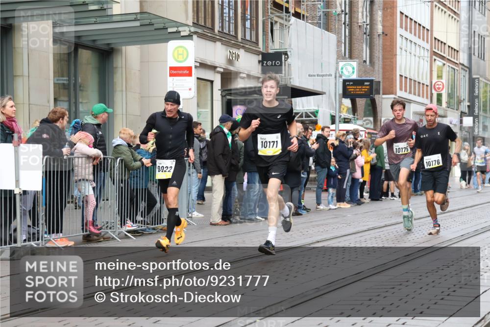 05.10.2025 - 20. swb-Marathon Bremen Strokosch-Dieckow http://msf.ph/oto/9231777 05.10.2025 10:39:38 Ziel 9213, 9922, 10052, 10171, 10175, 10176, 10276, 10753, 11335, 11567, 9213, 9922, 10052, 10171, 10175, 10176, 10276, 10753, 11335, 11567 meine-sportfotos.de