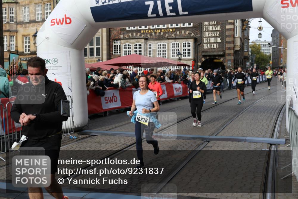 05.10.2025 - 20. swb-Marathon Bremen Yannick Fuchs http://msf.ph/oto/9231837 05.10.2025 11:03:08 Ziel 9229, 9644, 9661, 9662, 9893, 10167, 10656, 10777, 10876, 11312, 11376, 11735 meine-sportfotos.de