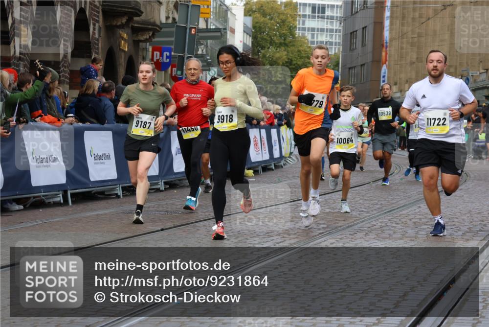 05.10.2025 - 20. swb-Marathon Bremen Strokosch-Dieckow http://msf.ph/oto/9231864 05.10.2025 10:52:59 Ziel 9187, 9650, 9918, 10064, 10128, 10539, 10779, 10955, 11259, 11398, 11411, 11450, 11722 meine-sportfotos.de