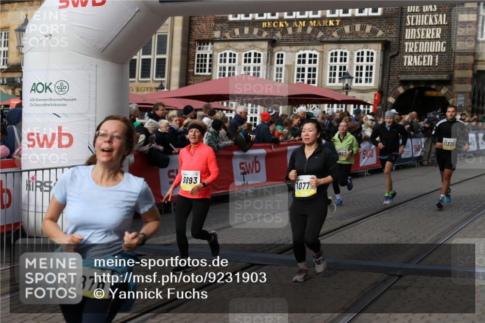 05.10.2025 - 20. swb-Marathon Bremen Yannick Fuchs http://msf.ph/oto/9231903 05.10.2025 11:03:09 Ziel 9229, 9644, 9661, 9662, 9893, 10777, 10876, 11312, 11376, 11735 meine-sportfotos.de