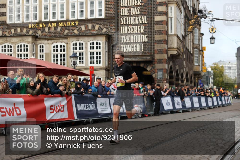 05.10.2025 - 20. swb-Marathon Bremen Yannick Fuchs http://msf.ph/oto/9231906 05.10.2025 10:28:25 Ziel 33 meine-sportfotos.de