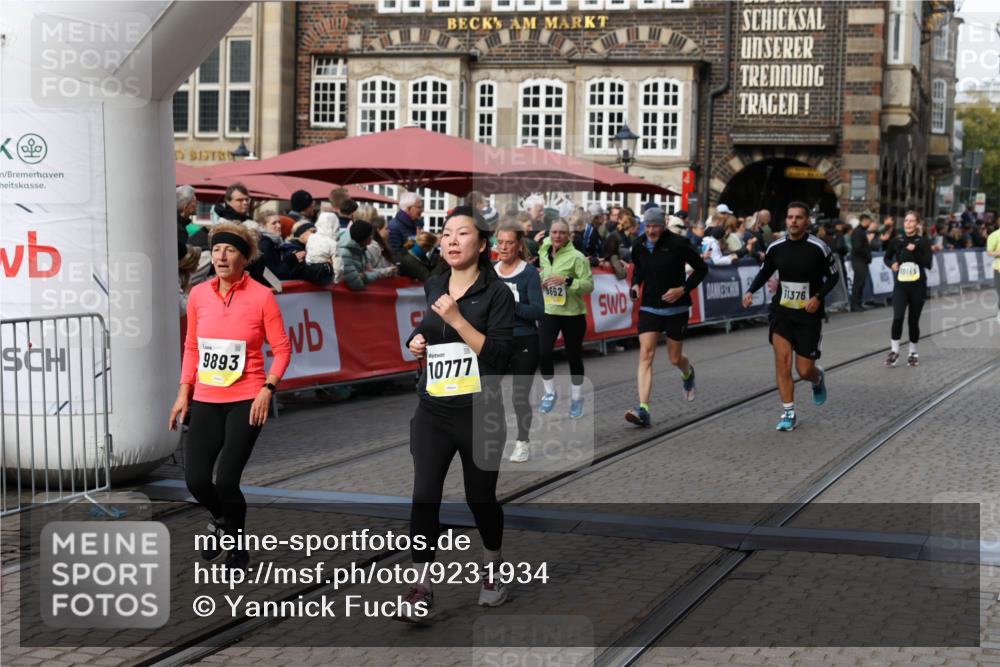 05.10.2025 - 20. swb-Marathon Bremen Yannick Fuchs http://msf.ph/oto/9231934 05.10.2025 11:03:09 Ziel 9229, 9644, 9661, 9662, 9893, 10777, 10876, 11312, 11376, 11735 meine-sportfotos.de