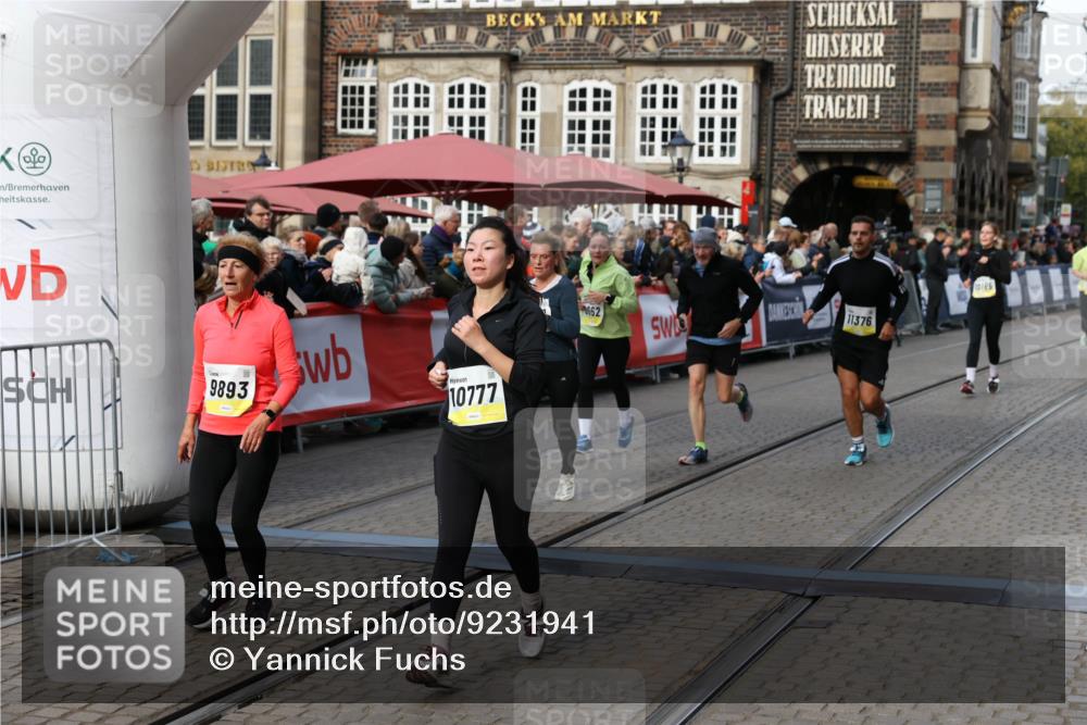 05.10.2025 - 20. swb-Marathon Bremen Yannick Fuchs http://msf.ph/oto/9231941 05.10.2025 11:03:09 Ziel 9229, 9644, 9661, 9662, 9893, 10777, 10876, 11312, 11376, 11735 meine-sportfotos.de