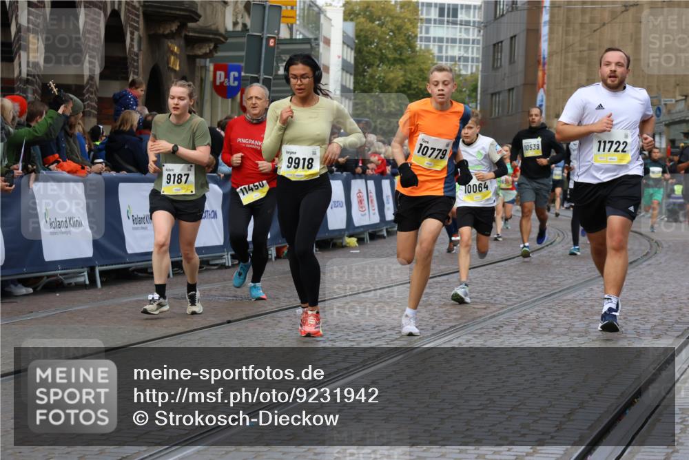 05.10.2025 - 20. swb-Marathon Bremen Strokosch-Dieckow http://msf.ph/oto/9231942 05.10.2025 10:52:59 Ziel 9187, 9650, 9918, 10064, 10128, 10539, 10779, 10955, 11259, 11398, 11411, 11450, 11722 meine-sportfotos.de