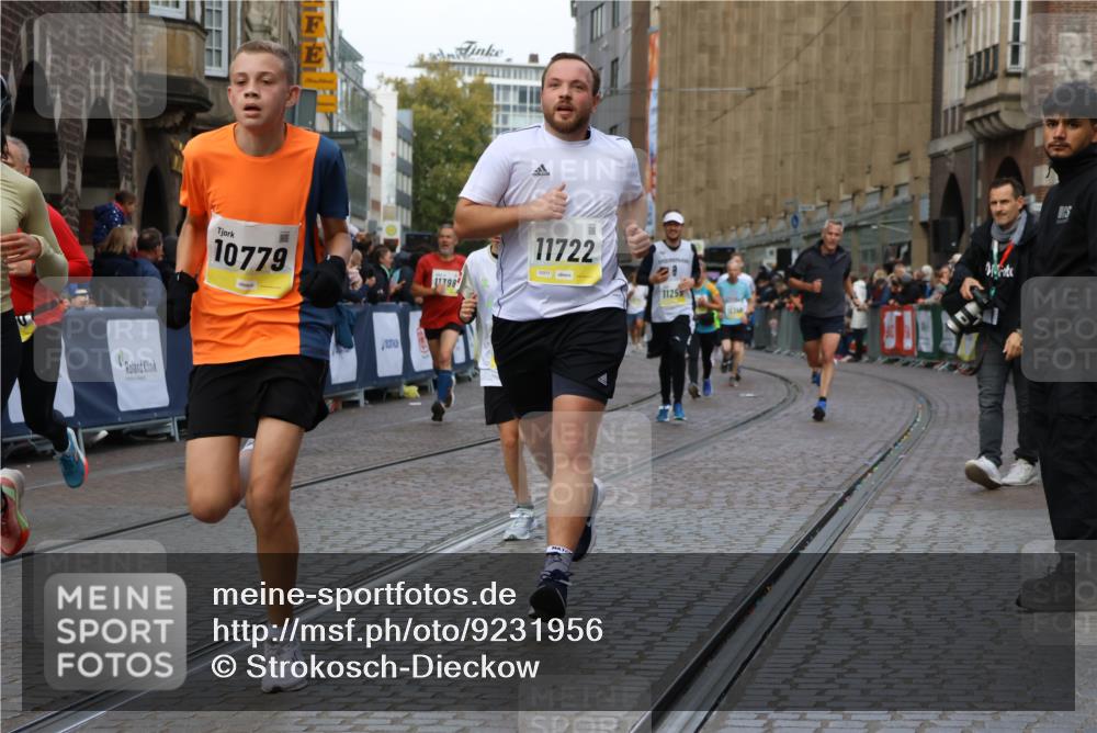 05.10.2025 - 20. swb-Marathon Bremen Strokosch-Dieckow http://msf.ph/oto/9231956 05.10.2025 10:53:01 Ziel 9187, 9650, 9918, 10064, 10128, 10539, 10779, 11259, 11300, 11398, 11411, 11450, 11722 meine-sportfotos.de