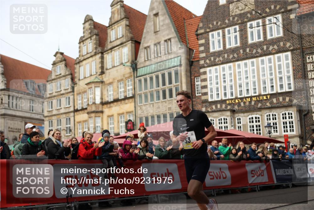 05.10.2025 - 20. swb-Marathon Bremen Yannick Fuchs http://msf.ph/oto/9231975 05.10.2025 10:28:26 Ziel 33 meine-sportfotos.de