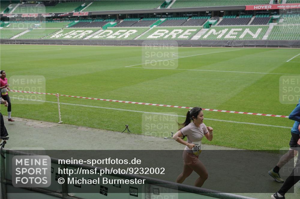 05.10.2025 - 20. swb-Marathon Bremen Michael Burmester http://msf.ph/oto/9232002 05.10.2025 10:30:38 Laufen im Stadion 7202, 7733, 9199, 9209, 9214, 9230, 9240, 9251, 9255, 9259, 9299, 9317, 9333, 9399, 9435, 9452, 9482, 9501, 9645, 9663, 9676, 9683, 9708, 9787, 9832, 9888, 9894, 9906, 9966, 9975, 9987, 10022, 10043, 10066, 10159, 10221, 10224, 10227, 10241, 10246, 10251, 10254, 10346, 10376, 10378, 10380, 10392, 10443, 10479, 10507, 10548, 10556, 10581, 10584, 10625, 10673, 10873, 11091, 11177, 11319, 9014, 9199, 9261, 9369, 9578, 9579, 9658, 9803, 10170, 10432, 10923, 10932 meine-sportfotos.de