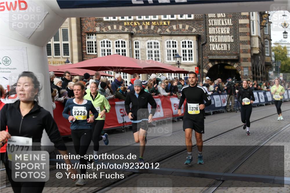 05.10.2025 - 20. swb-Marathon Bremen Yannick Fuchs http://msf.ph/oto/9232012 05.10.2025 11:03:10 Ziel 9229, 9661, 9662, 9893, 10185, 10777, 10876, 11376, 11735 meine-sportfotos.de