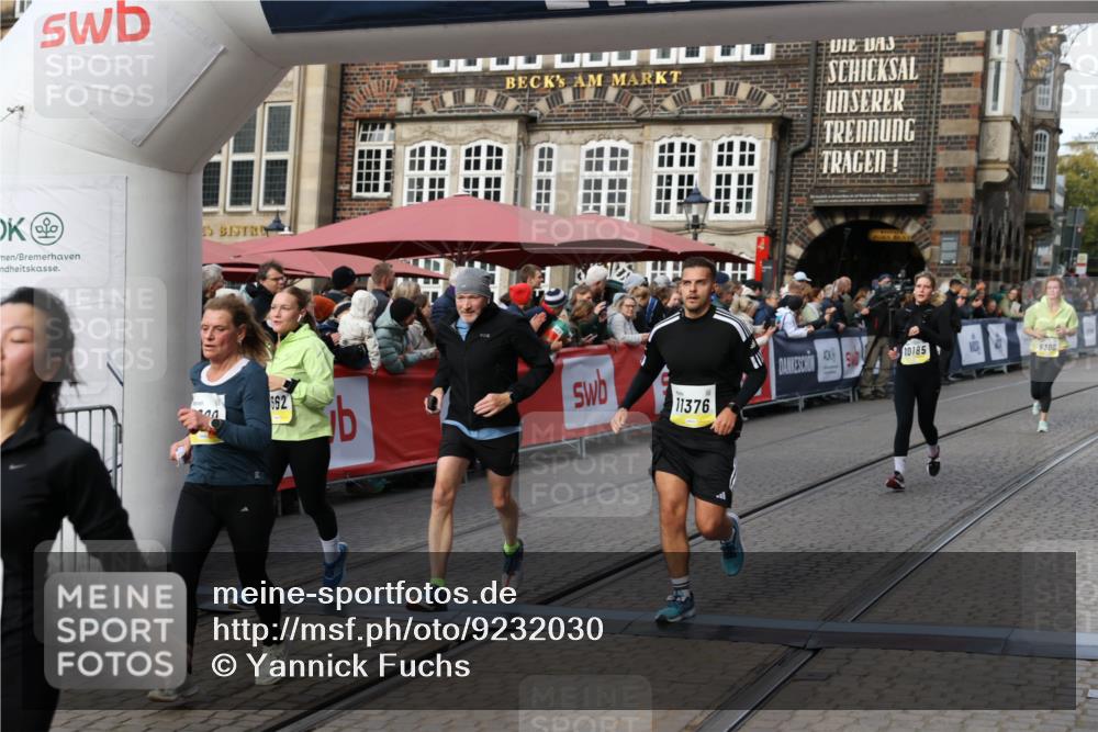 05.10.2025 - 20. swb-Marathon Bremen Yannick Fuchs http://msf.ph/oto/9232030 05.10.2025 11:03:11 Ziel 9229, 9593, 9661, 9662, 9893, 10185, 10777, 10876, 11376, 11735 meine-sportfotos.de