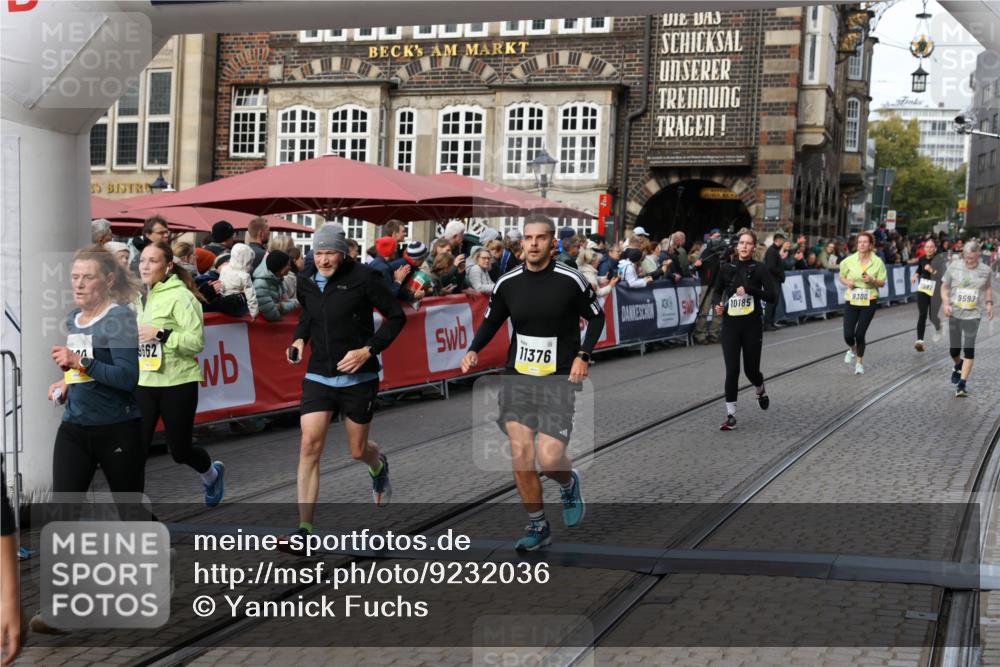 05.10.2025 - 20. swb-Marathon Bremen Yannick Fuchs http://msf.ph/oto/9232036 05.10.2025 11:03:11 Ziel 9229, 9593, 9661, 9662, 9893, 10185, 10777, 10876, 11376, 11735 meine-sportfotos.de