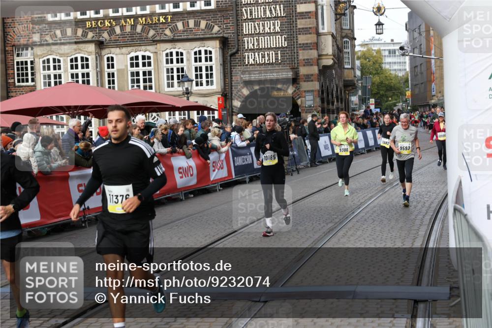05.10.2025 - 20. swb-Marathon Bremen Yannick Fuchs http://msf.ph/oto/9232074 05.10.2025 11:03:11 Ziel 9229, 9593, 9661, 9662, 9893, 10185, 10777, 10876, 11376, 11735 meine-sportfotos.de