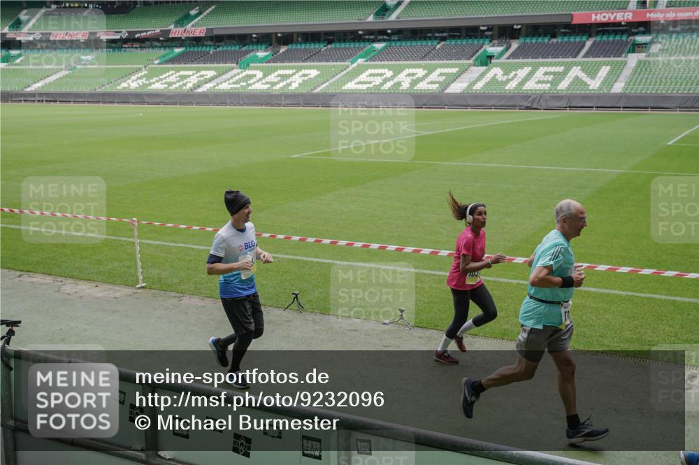 05.10.2025 - 20. swb-Marathon Bremen Michael Burmester http://msf.ph/oto/9232096 05.10.2025 10:30:40 Laufen im Stadion 7733, 9209, 9214, 9230, 9240, 9251, 9255, 9259, 9299, 9317, 9333, 9399, 9435, 9452, 9482, 9501, 9645, 9663, 9676, 9683, 9708, 9787, 9832, 9888, 9894, 9906, 9966, 9975, 9987, 10022, 10043, 10066, 10159, 10221, 10224, 10227, 10241, 10251, 10254, 10346, 10376, 10378, 10380, 10392, 10443, 10479, 10507, 10548, 10556, 10581, 10584, 10625, 10673, 10873, 11177, 11319, 7202, 9014, 9199, 9261, 9369, 9452, 9578, 9579, 9658, 9803, 10170, 10432, 10923, 10932 meine-sportfotos.de