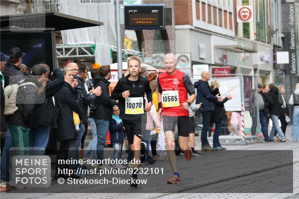 05.10.2025 - 20. swb-Marathon Bremen Strokosch-Dieckow http://msf.ph/oto/9232101 05.10.2025 10:40:09 Ziel 10070, 10565, 10658, 10686, 11114, 10070, 10565, 10658, 10686, 11114 meine-sportfotos.de